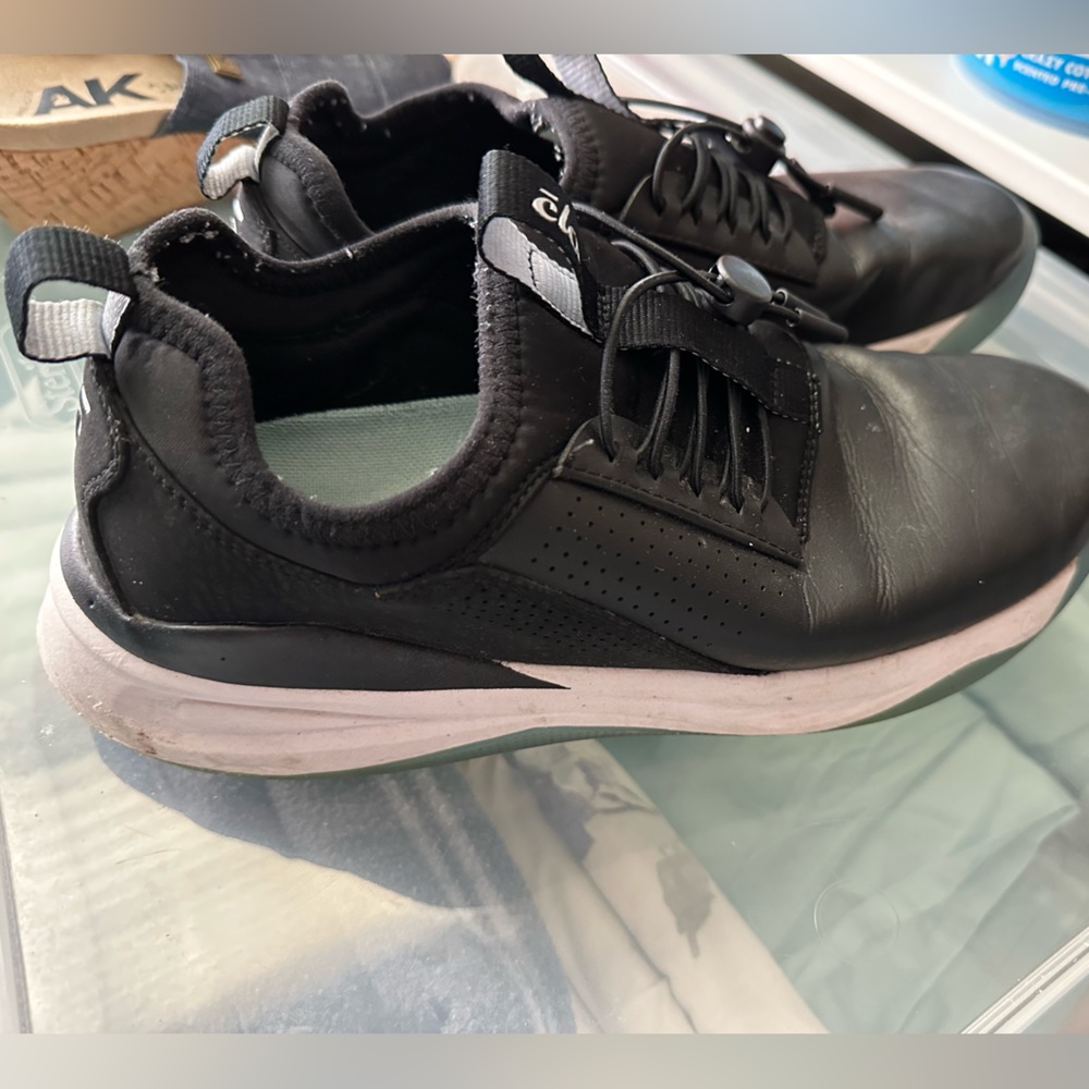 Cloves shoes